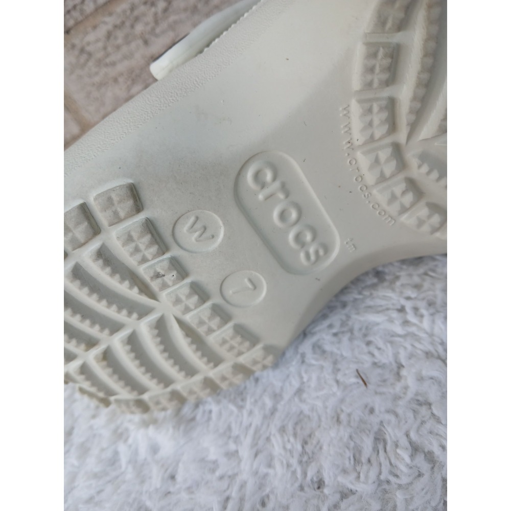 Crocs Women's Cream Platform Clog Daisy Charms Sz 7 - Picture 7 of 7